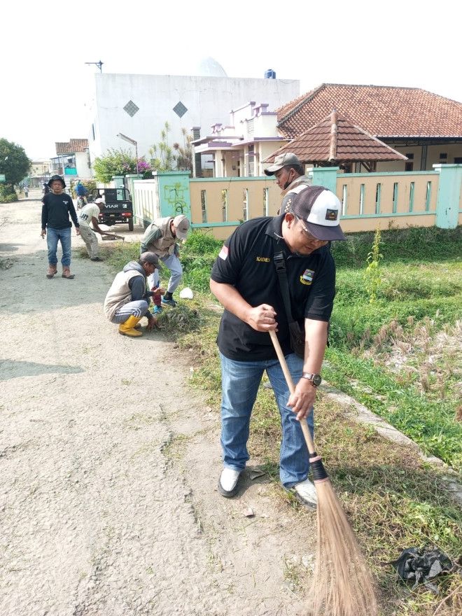 Giat Pembersihan Saluran Irigasi